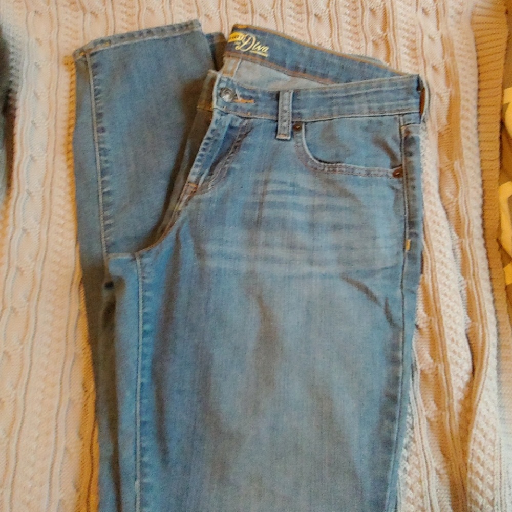 Old Navy Diva skinny jeans. Size 6